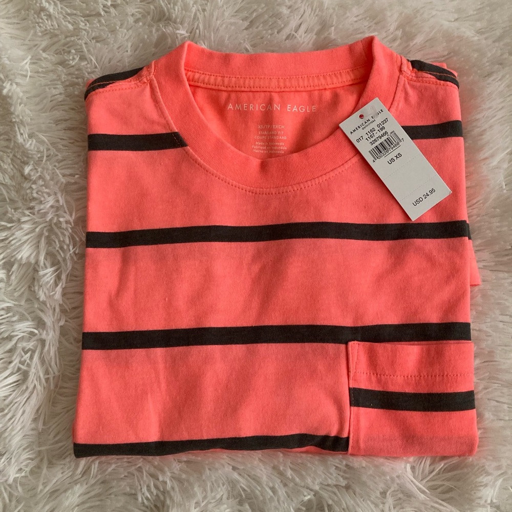 NWT American Eagle pocket T-shirt XS